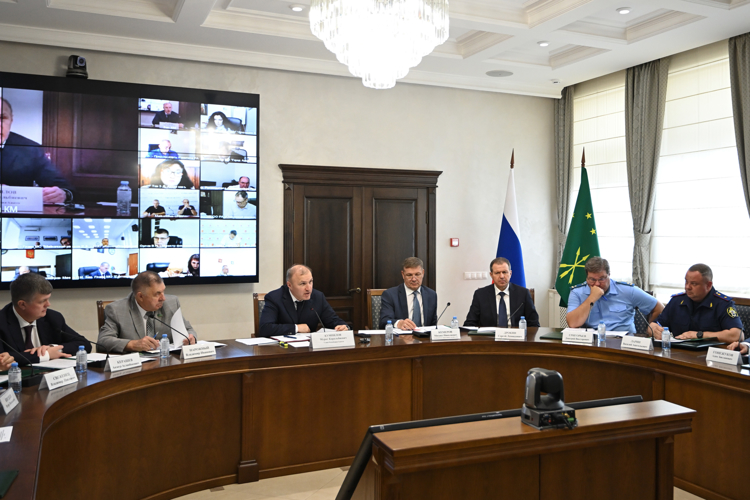 Начальник управления Росгвардии принял участие в заседании антитеррористической комиссии в Адыгее