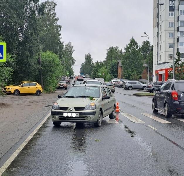 Фото машина врезалась в дом