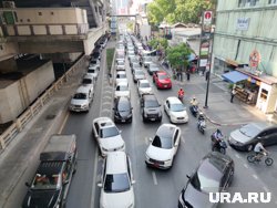Люди в Бангкоке массово покидают высотные здания из-за толчков