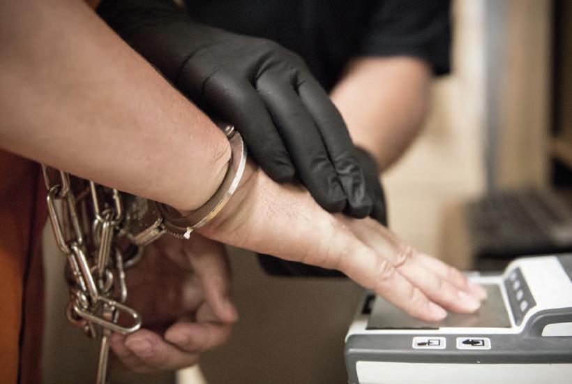 Снятие отпечатков у осуждённого