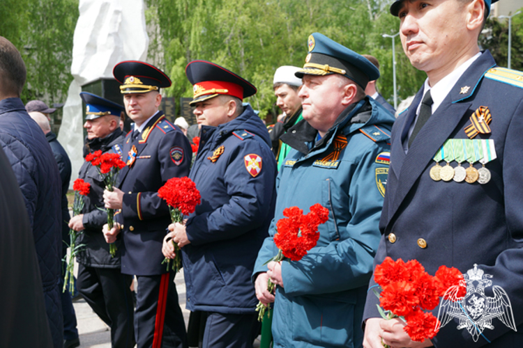 В Ульяновске росгвардейцы приняли участие в митинг-реквиеме, посвященном Дню Победы