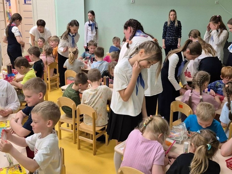 В псковском детском саду школьники провели мастер-класс для дошкольников