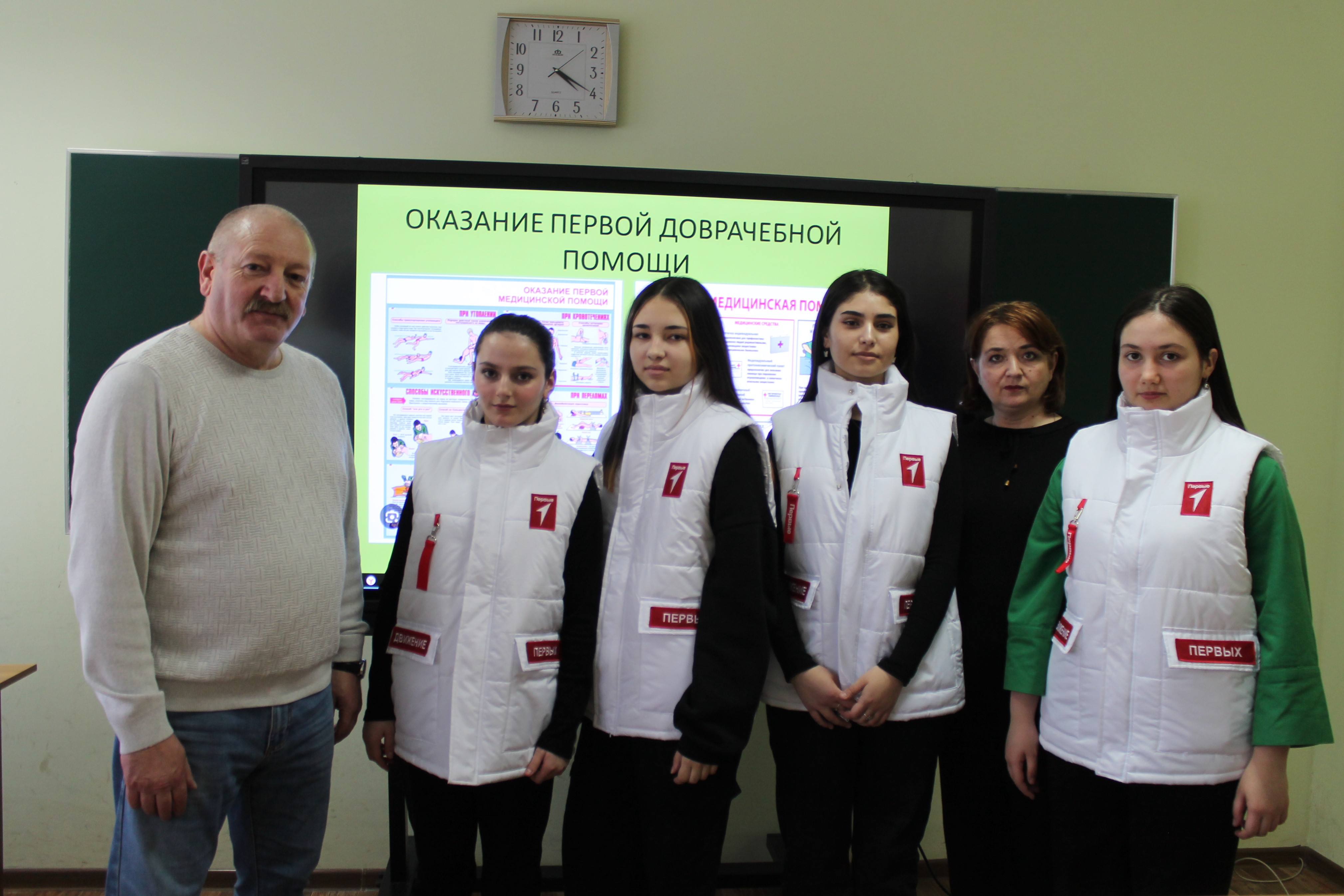 Специалисты «Россети Северный Кавказ» обучают активистов «Движения Первых» в Карачаево-Черкесии правилам электробезопасности  