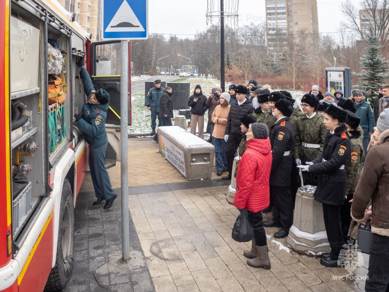 В Зеленограде открыли фотовыставку, посвященную 35-летию МЧС России