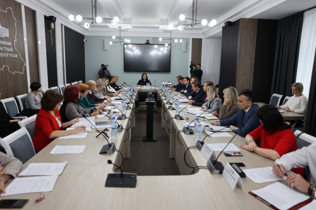 комитеты государственной думы. госдума зал заседаний трибуна. комитеты депутатов. комитет гд. депутаты гос думы фед собрания рф.