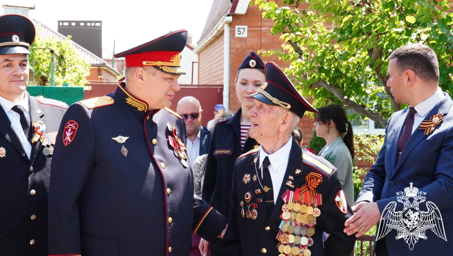 Персональный парад для ветерана Великой Отечественной войны организовали росгвардейцы в Ростове-на-Дону