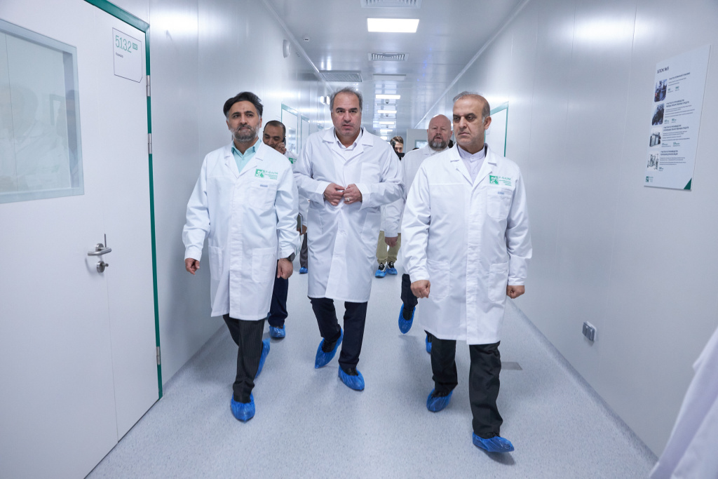 Иранская делегация посетила завод «Р-Фарм» в Алабушево.jpg