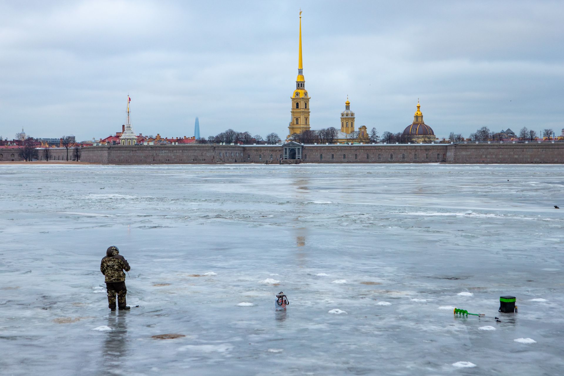 зимой река нева