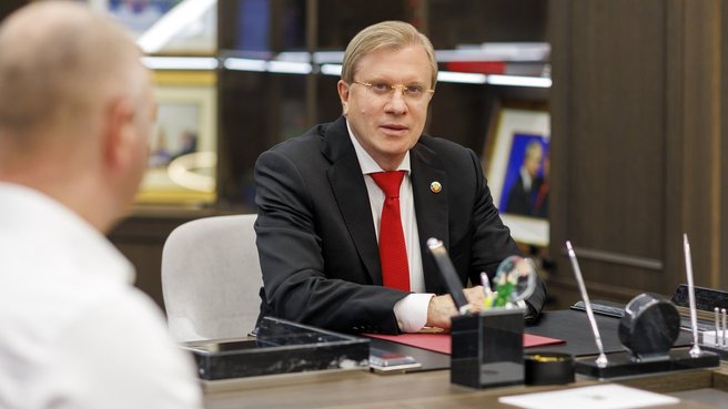 Виталий Савельев провёл встречу с участником второго потока президентской программы «Время героев» Александром Карамышевым