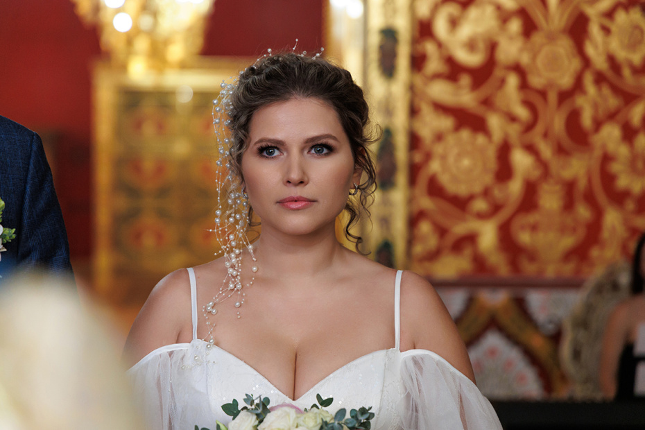 Кадры из фильма «Москва слезам не верит. Всё только начинается». Актриса Юлия Топольницкая