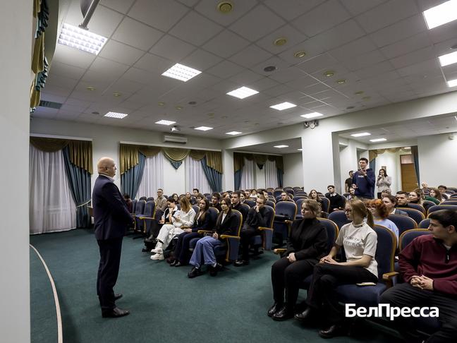 Министры не обижаются. О чём говорили студенты на встрече с главой белгородского Минздрава - Изображение 2