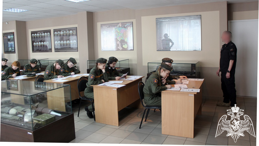 В Нижегородской области «Диктант Победы» поддержали росгвардейцы и кадеты