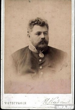 Александр Лещев, портрет с дарственной надписью А. Аверкиеву., 1895 г