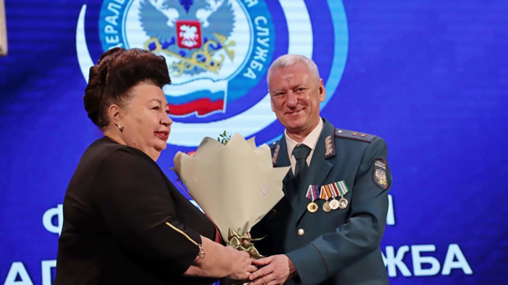 Врио замгубернатора Брянской области Галину Петушкову наградили Почетной грамотой ФНС