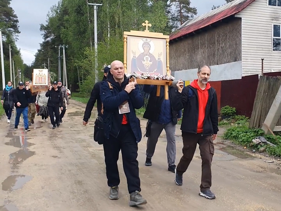 В Вырице прошёл крестный ход за трезвость