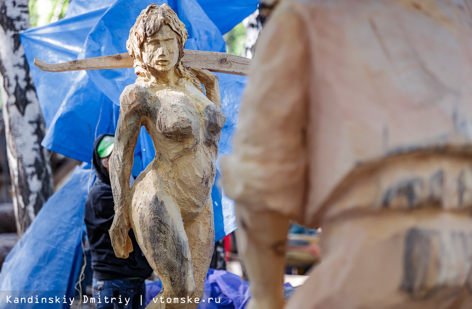 Праздник топора 2024 программа. Томск 2023 праздник топора. Скульптура Буратино. Праздник топора. Праздник топора в Томске.