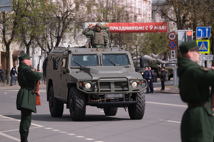 Боевая техника и военнослужащие Росгвардии примут участие в Параде Победы в Великом Новгороде 