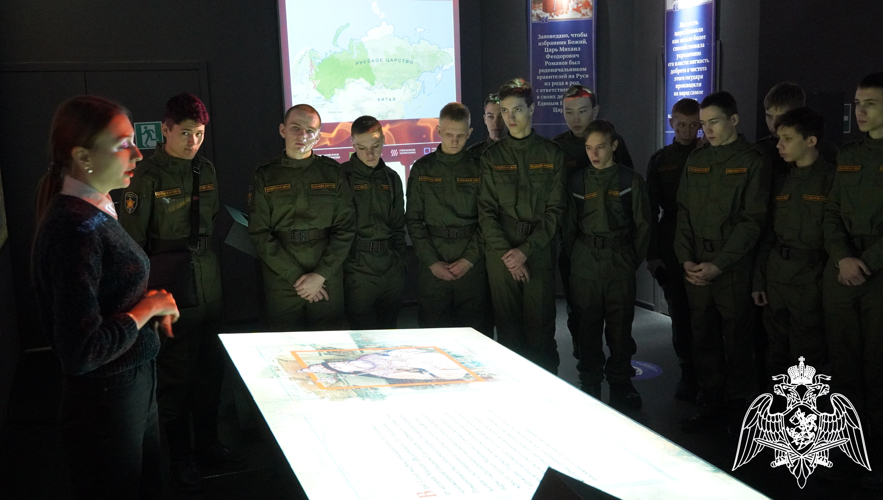 В Саратове воспитанники «Гвардейской смены» посетили экскурсию в день ЛНР