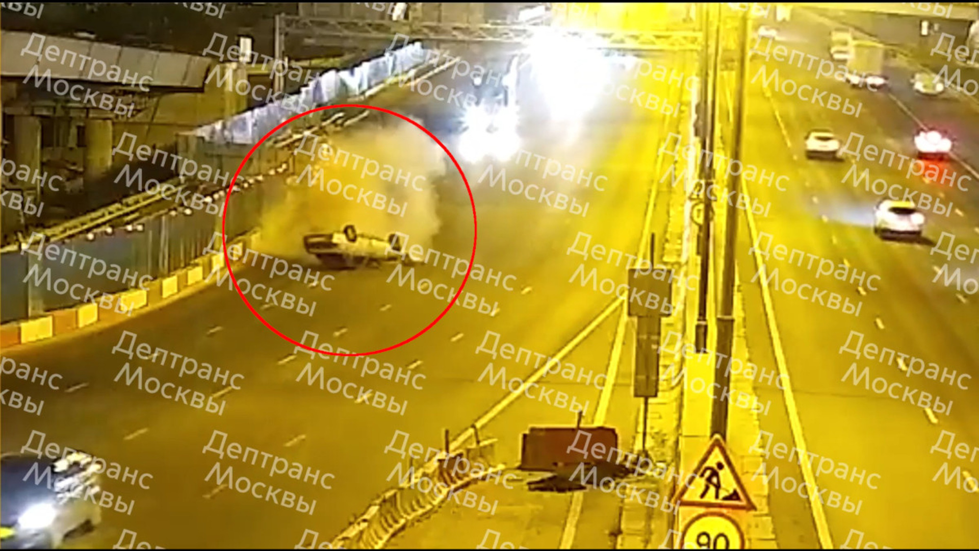 Мкад перевернулась машина. Грузовик перевернулся. Мкад москва. Мкад москва. Камеры для грузовых на мкаде.