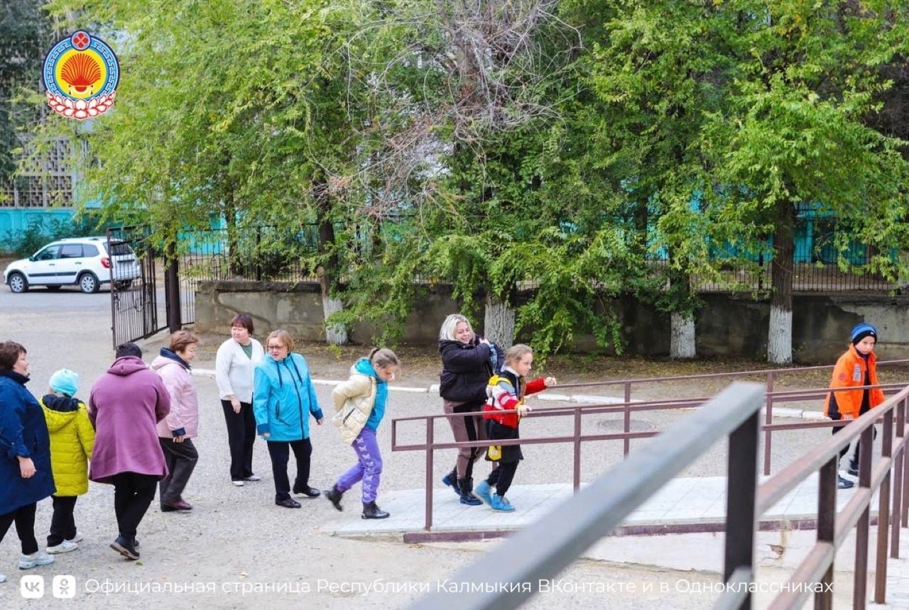 Вчера, как сообщает пресс-служба правительства Калмыкии, Реабилитационный центр для детей и подростков с ограниченными возможностями принял первых ребят из подшефного Антрацитовского района Луганской Народной Республики.