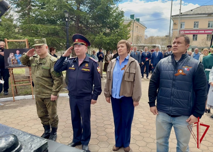 Сотрудники Росгвардии приняли участие в открытии патриотической фотовыставки в Биробиджане