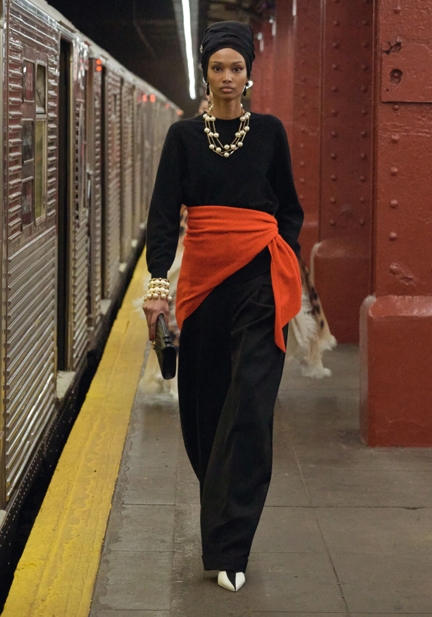 Матье Блази представил коллекцию Chanel Métiers d’Art 2026 в метро Нью-Йорка