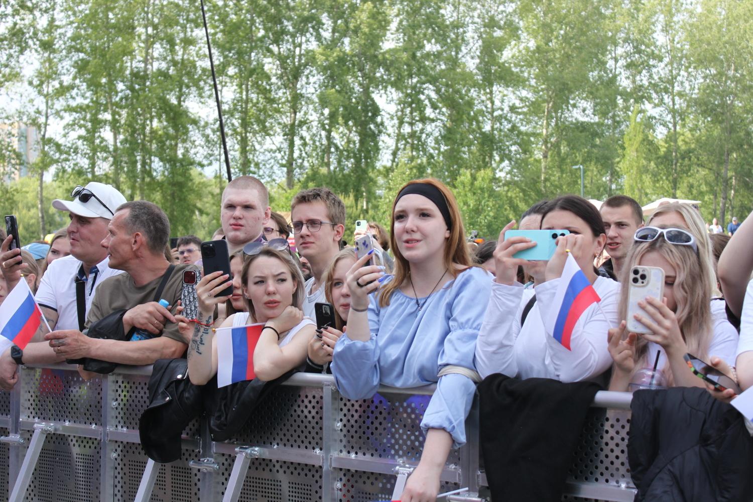 Фото В Красноярске прошел VK Fest: 67 ярких фото артистов из зрителей 17