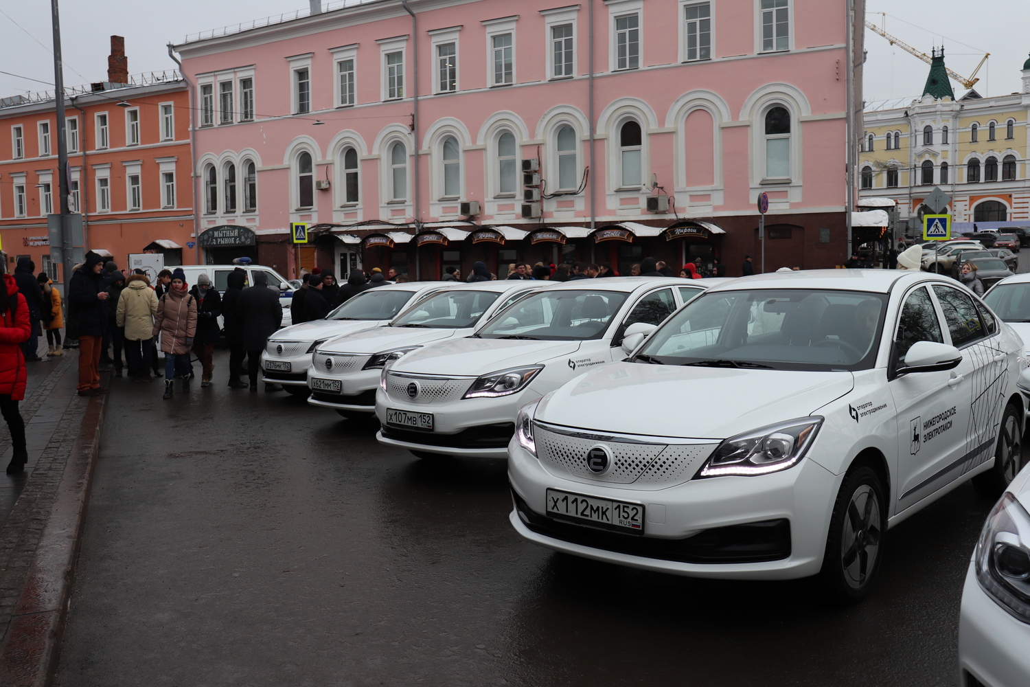 В Нижнем Новгороде запустили первое в России электрическое такси