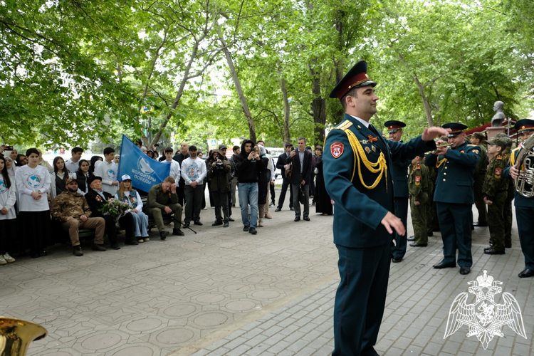 Росгвардейцы провели в Дагестане персональный парад для ветерана Великой Отечественной войны