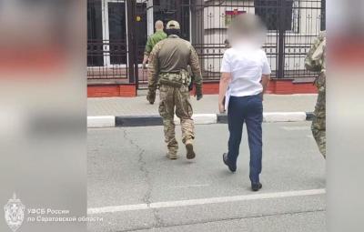 В Саратове таможенник провоцировал людей на взятки