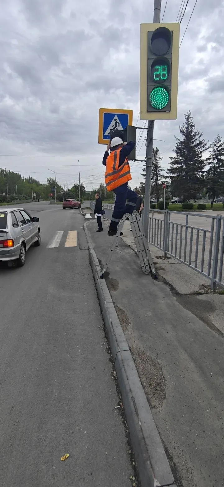 В Балаково приступили к мойке бордюров
