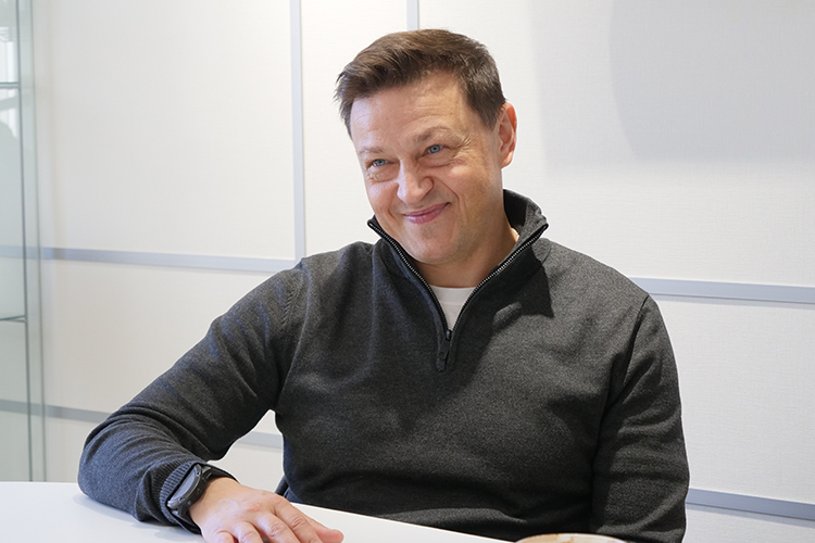 «Если мы говорим о нынешней редактуре в КВН, как мне кажется, раньше было гораздо жестче. И дело даже не в темах, а вообще в шутках, в моментах, в постановочном процессе»