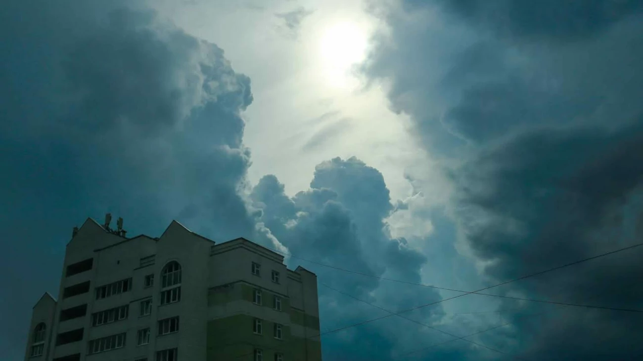 штормовое предупреждение дождь. 3 июля дождь. 3 июля дождь. 3 июля дождь. дождь фото.