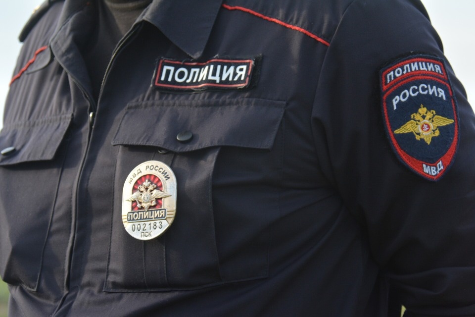  Полиция Пскова разыскивает черный Volkswagen Touareg, скрывшийся с места ДТП