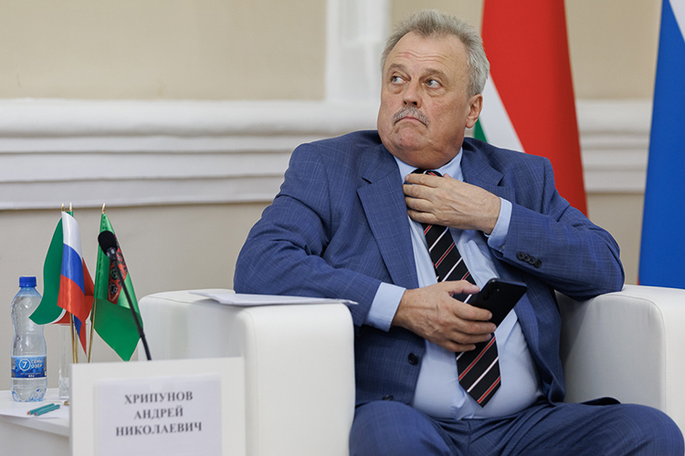 Андрей Хрипунов: «Да, статистика — дело своеобразное, кто как считает. У нас она тоже не всегда публикуется. Тем не менее статистические данные приходится сравнивать, выделять, выходить на какие-то более-менее реальные данные»