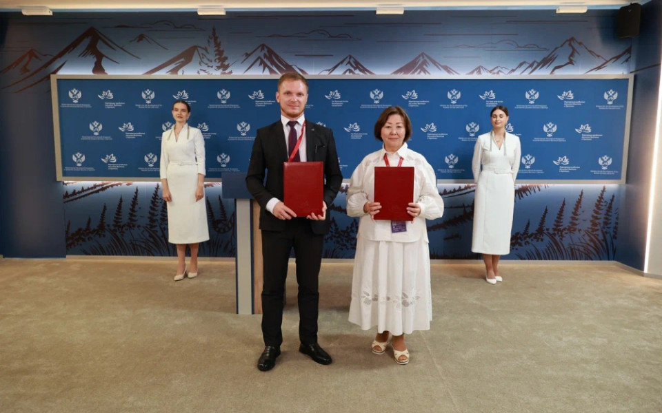 Подписание соглашения между ЭТП ГПБ и АГИКИ подписано при поддержке КРДВ на ВЭФ-2025.