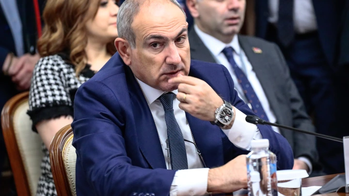 Мирный договор или потеря суверенитета? Что стоит за декларацией Армении и Азербайджана. И чем это грозит России