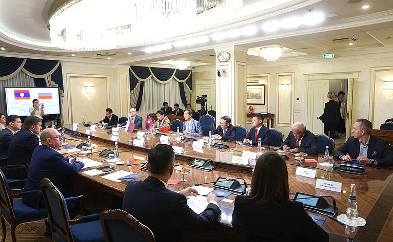 Встреча Николая Журавлева с членом Политбюро Народно-революционной партии Лаоса, Председателем Центрального комитета Лаосского фронта национального развития