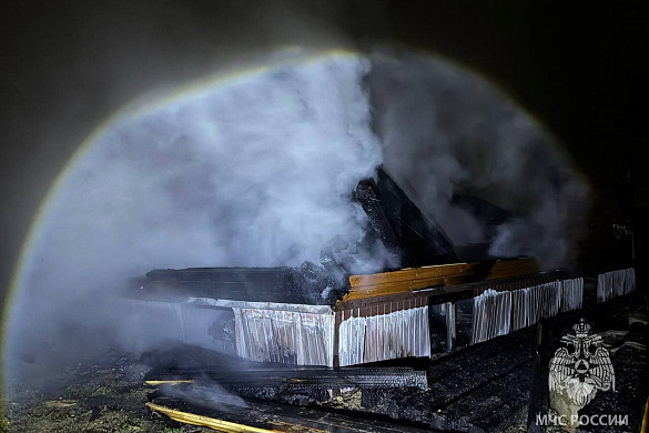 В Ивановской области загорелся частный дом и баня