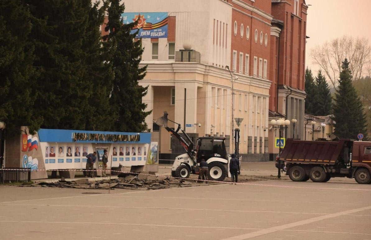 В Горно-Алтайске приступили к благоустройству центральной площади и сквера 