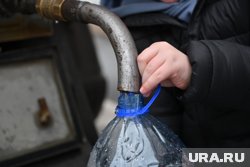 При этом эта вода по-прежнему остается очень дорогой 