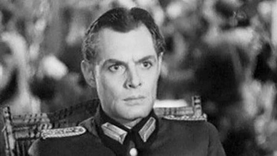 Павел Кадочников.