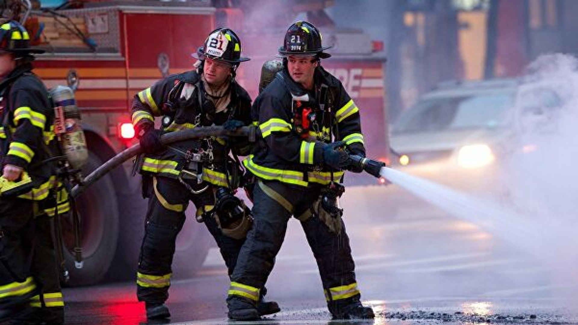 Пожарник википедия. Пожарный Департамент Нью-Йорка. Пожарные США. Форма американских пожарных. Пожарная охрана США.
