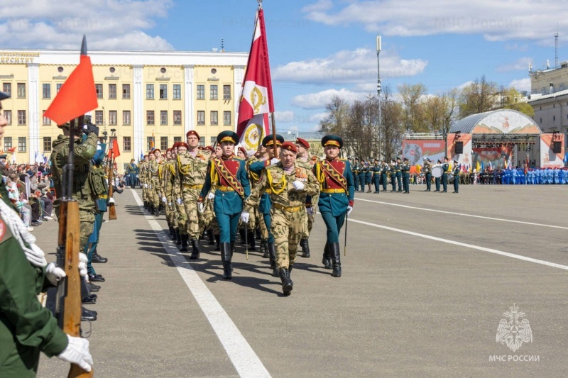 Кировские спасaтели приняли участие в торжественных мероприятиях в честь юбилея Великой Победы
