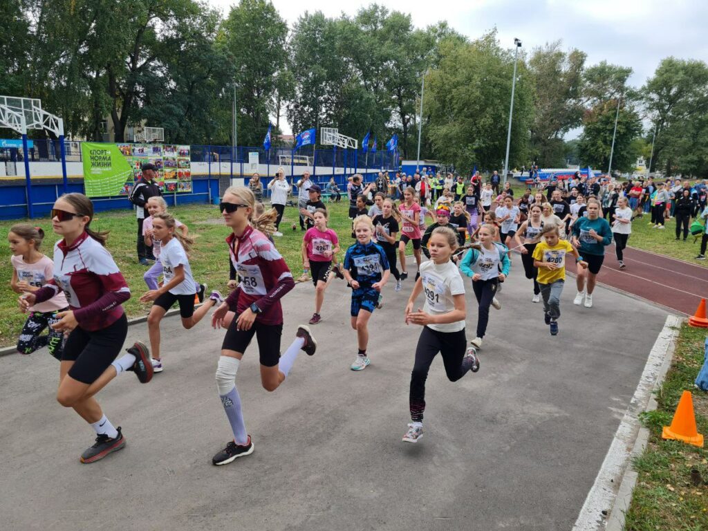 Самым юным участником «Кросса нации» в брянском поселке Локоть стал 4-летний Миша Никонов