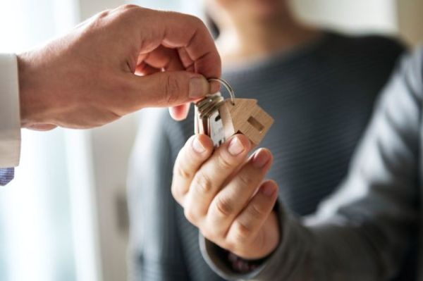 Трое орловских сирот купили жилье с помощью жилищного сертификата