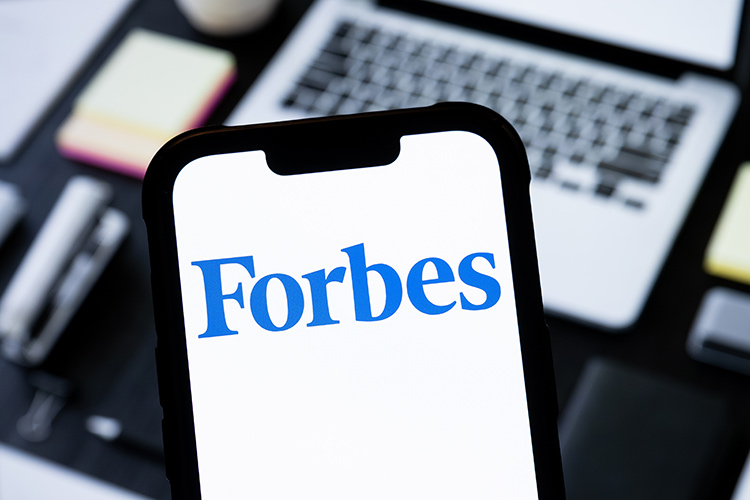 «Forbes» опубликовал среди прочих 2933 человек данные о 24 миллиардерах российского происхождения, имеющих гражданство других стран
