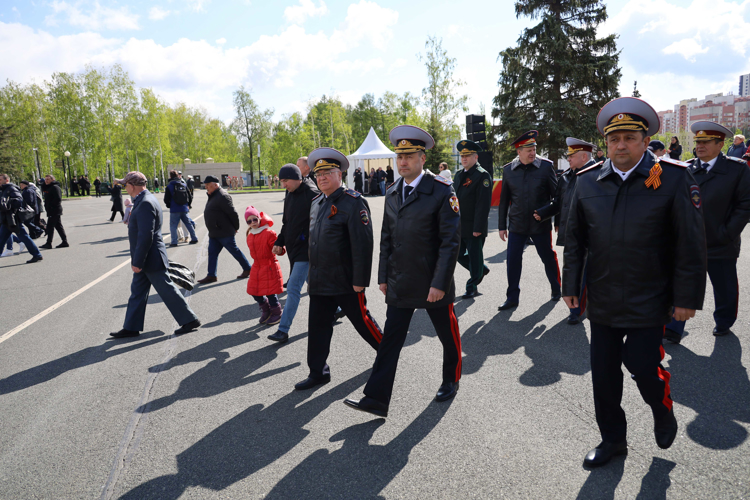 Начальник Управления Росгвардии по Республике Татарстан принял участие в церемонии возложения цветов к Вечному огню в День Победы