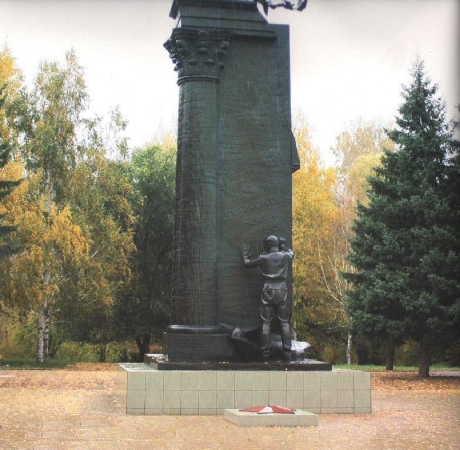 Мемориал Славы воинов, погибших в годы Великой Отечественной войны в Краснощеково. Автор - Петр Миронов.