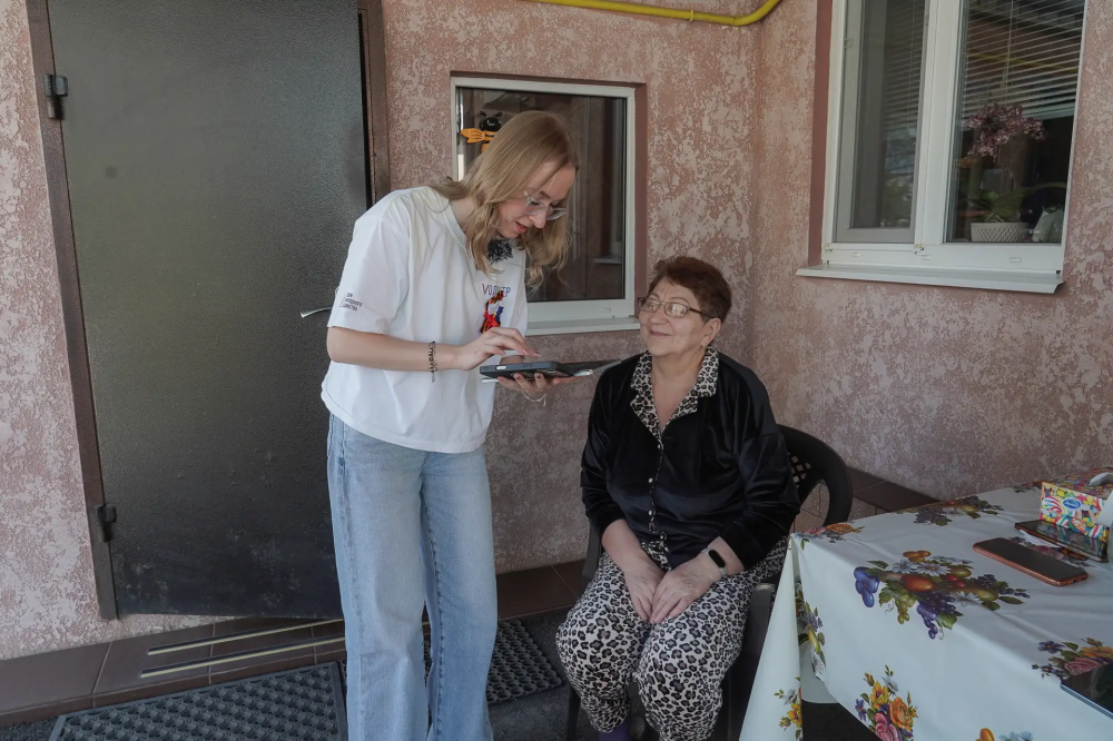 Волонтеры Дома народного единства помогли жителям ДНР проголосовать за объекты благоустройства